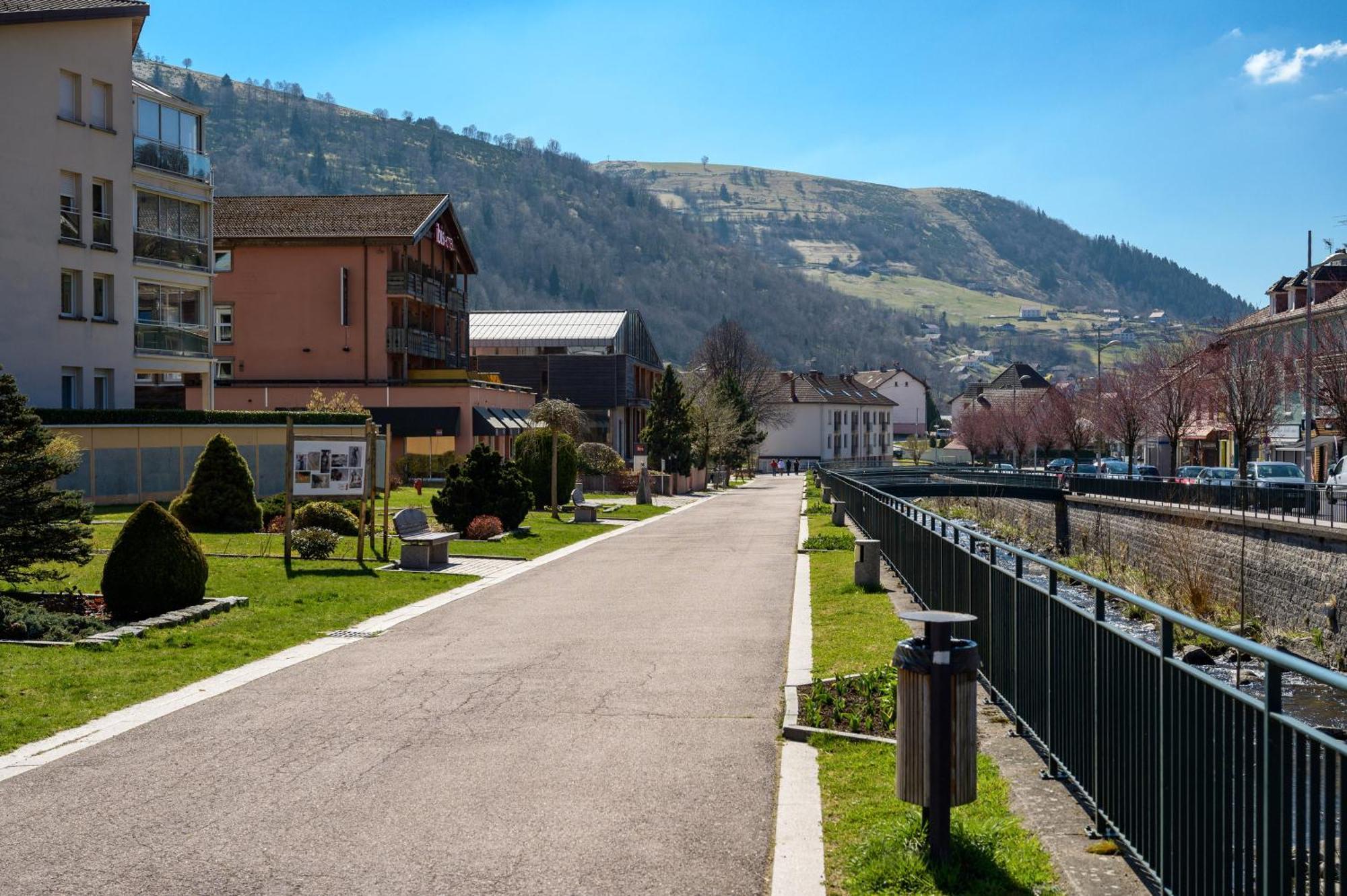 Sous Le Toit De Marie Et Jean Lägenhet La Bresse Exteriör bild